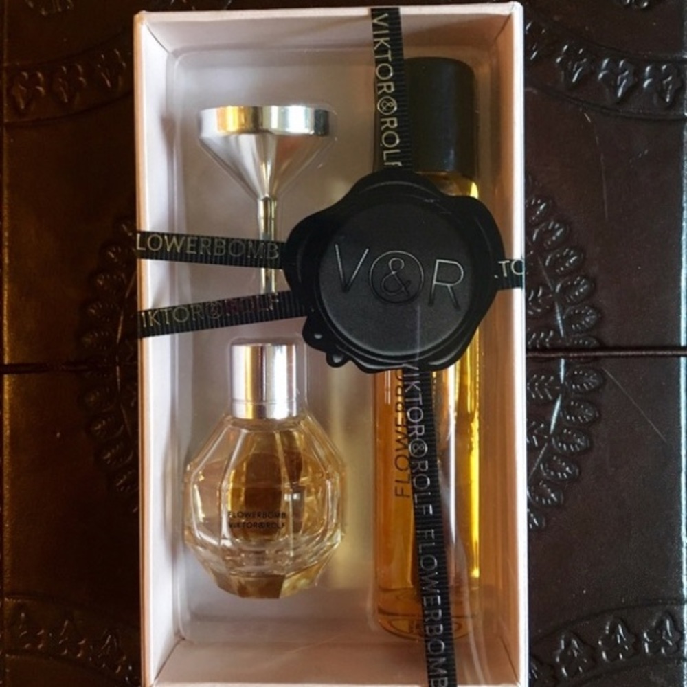 FlowerBomb refill kit by Viktor Rolf
